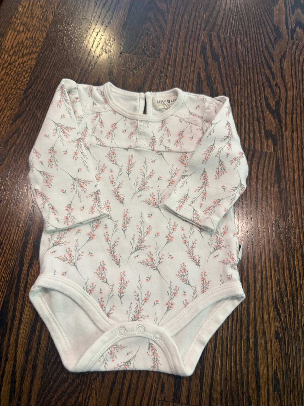 Floral Print Long-Sleeve Baby Bodysuit in White and Pink